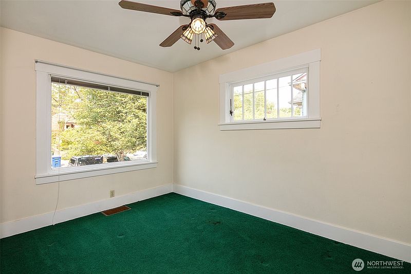 4th image of 6016 34th Avenue NE