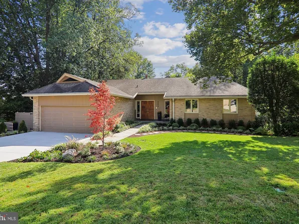 6204 Clearwood Rd, Bethesda, MD 20817