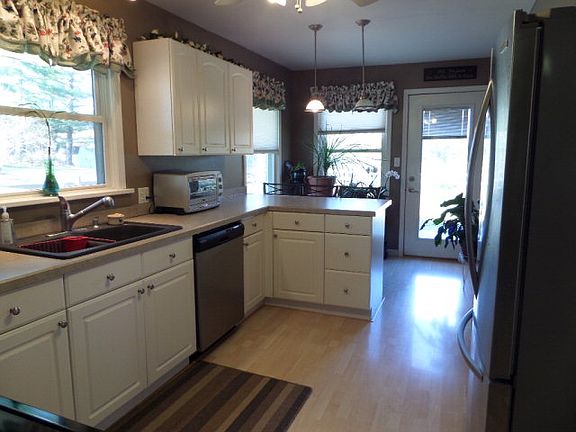 2nd image of 834 Hoover Dr