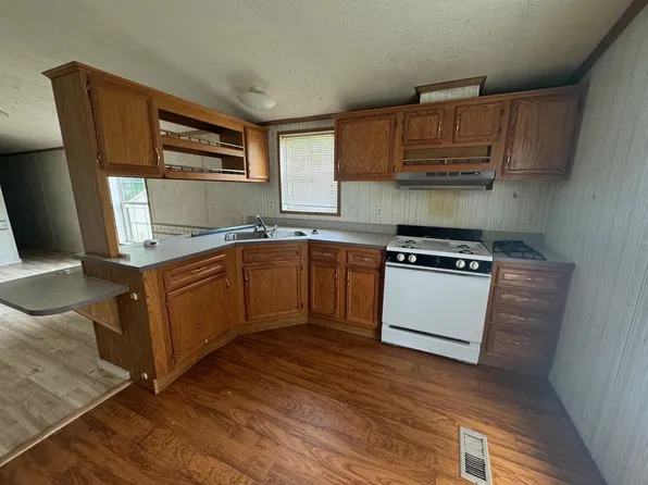 14 Ledge Lane, Canaan, NH 03741