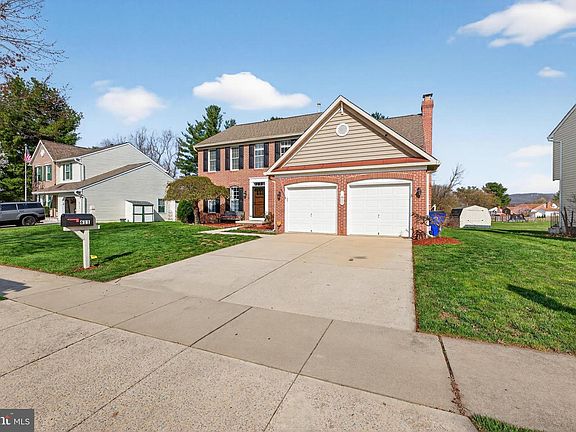 3rd image of 611 Hunting Ridge Dr
