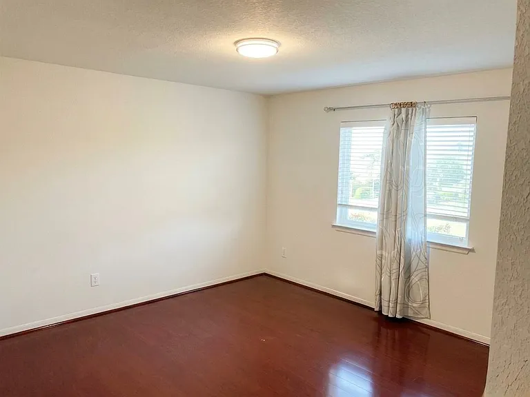 2032 Creek Shore Ln — Photo 9