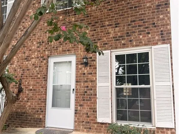 1317 W Meadowview Rd APT C, Greensboro, NC 27403