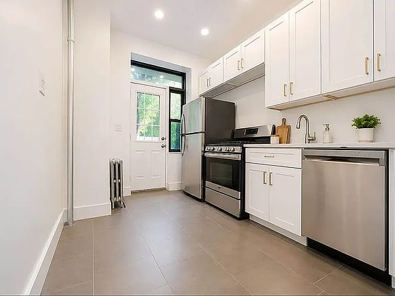 5th image of 295 Classon Ave APT 1R