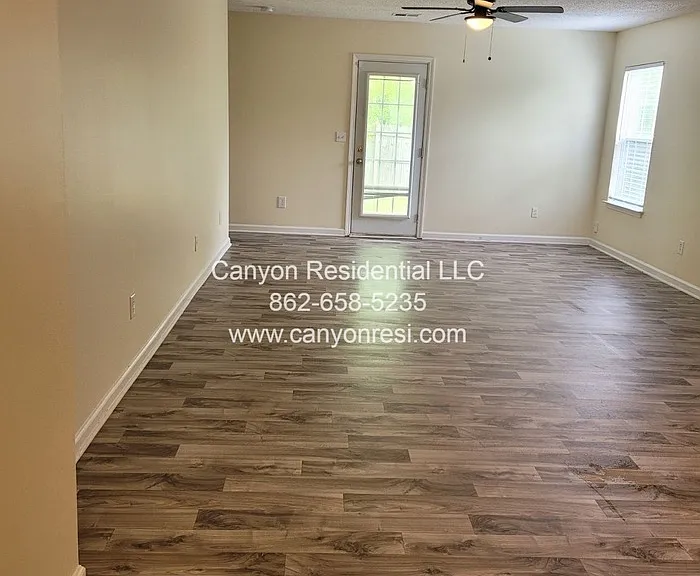 461 Bedford Knoll Dr — Photo 7