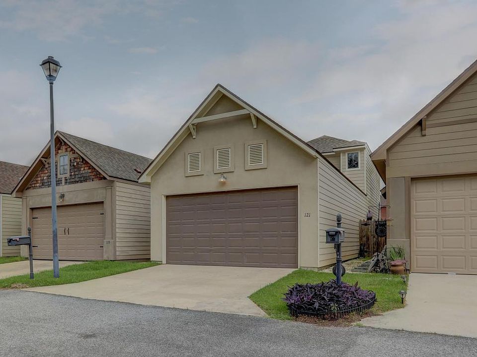 1st image of 121 Villa Park Ln