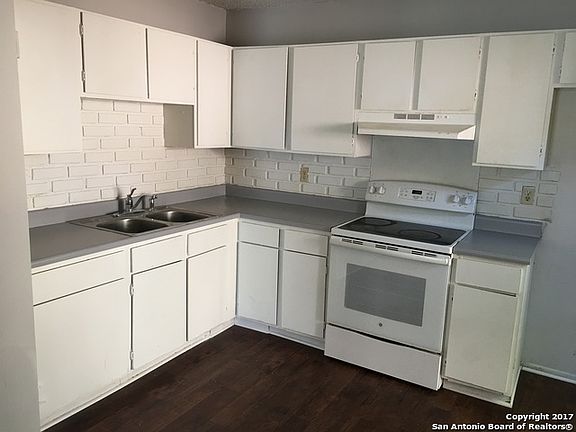 2nd image of 835 Park Bnd