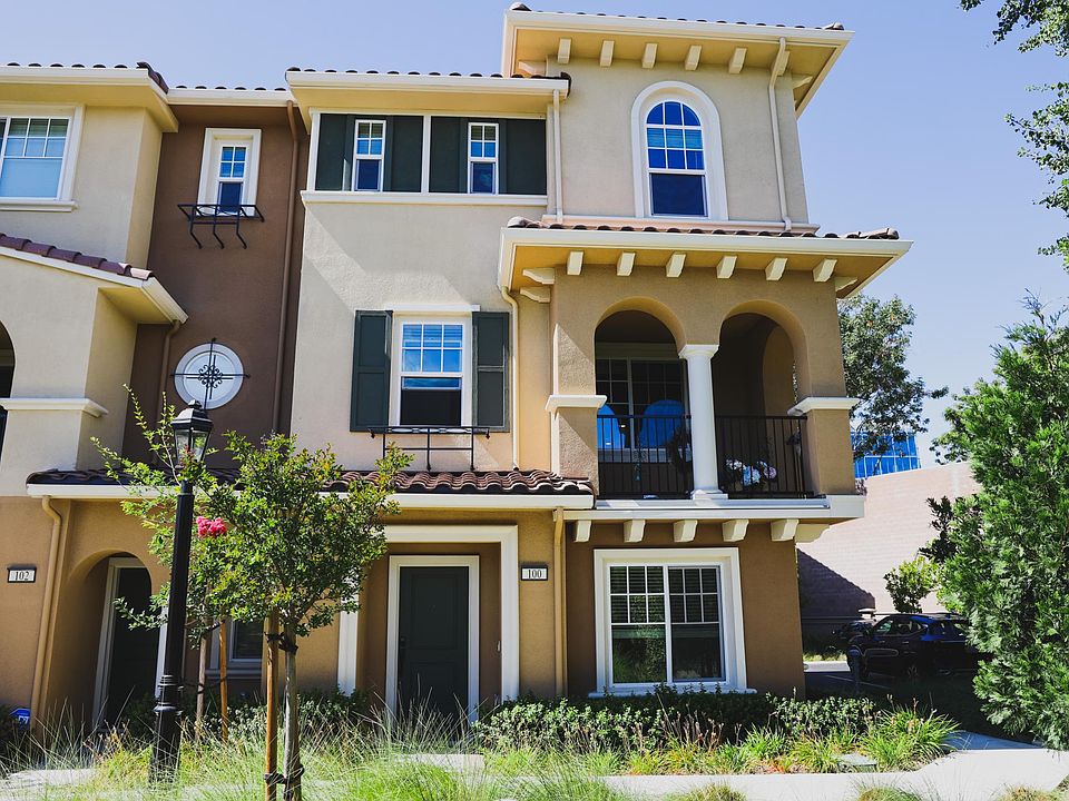 End-Unit Townhouse