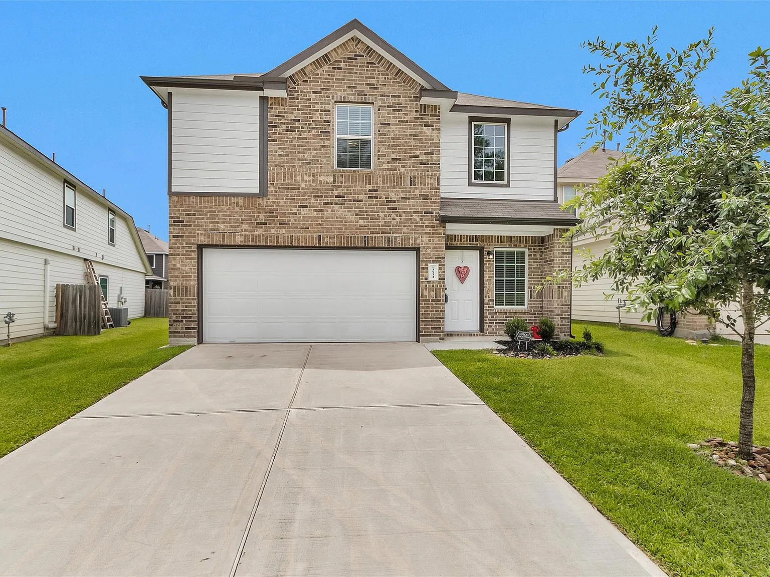 3 bed, 2.5 bath, 1633 sqft, $1,950 — Photo 1