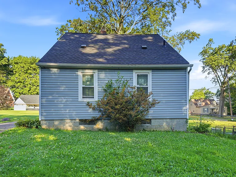 1037 Hardesty Blvd — Photo 3