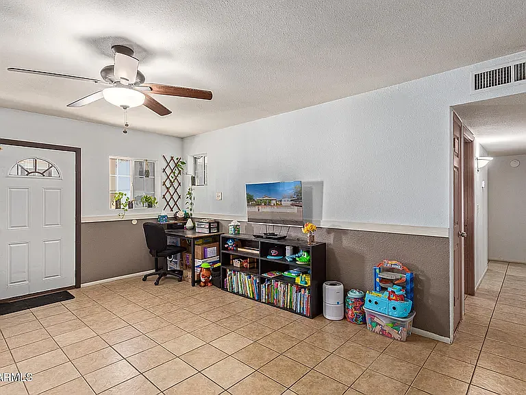 3314 W Port Au Prince Ln — Photo 5