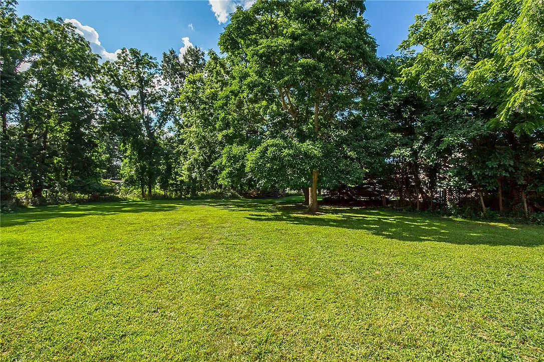 2 bed, 1.0 bath, 1133 sqft, $2,195 — Photo 3