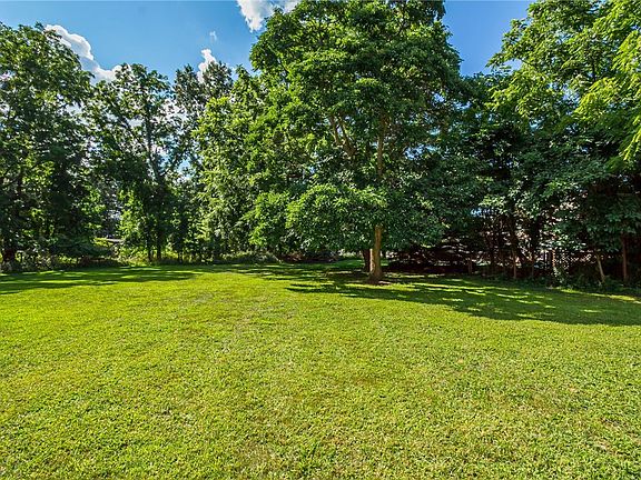 3rd image of 617 Dewitt Rd