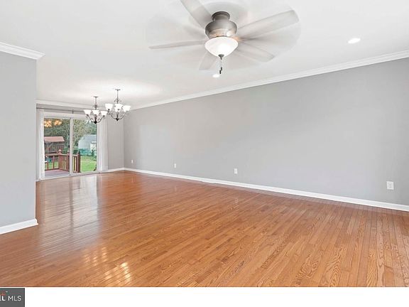 5th image of 109 Victor Ave