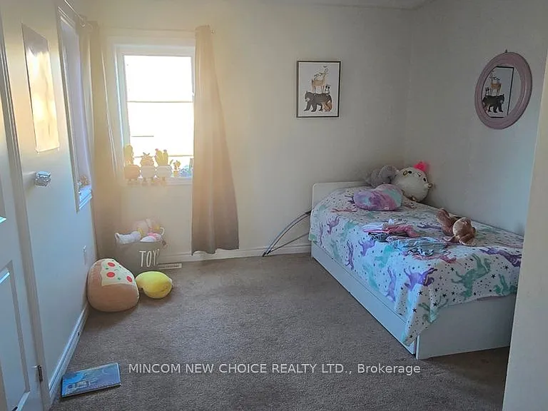 59 Lawrence Pilkington Ave — Photo 9