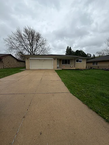 37312 Almont Dr E Photo 1