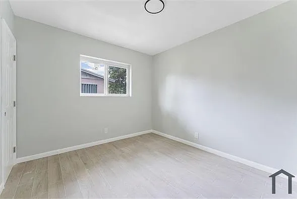 1451 SW 5th Ave — Photo 4