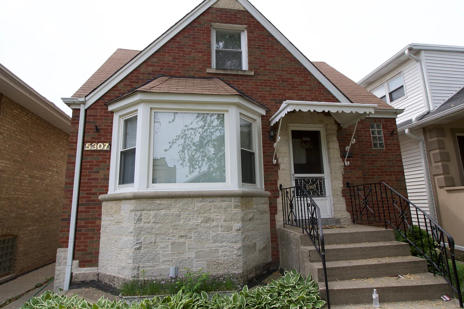 5307 W Fletcher St photo 1