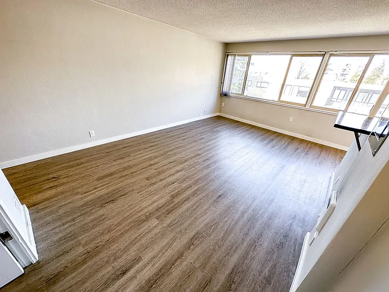 Mercer Vista Apartments — Photo 16