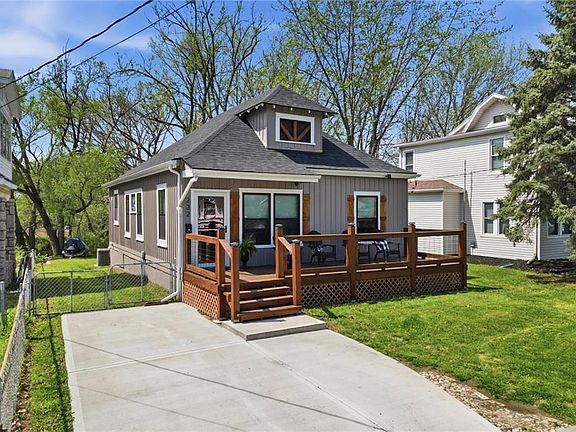3rd image of 232 Old Orchard Ave