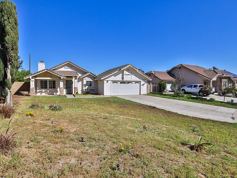 6300 Vonnie Ct — Photo 2