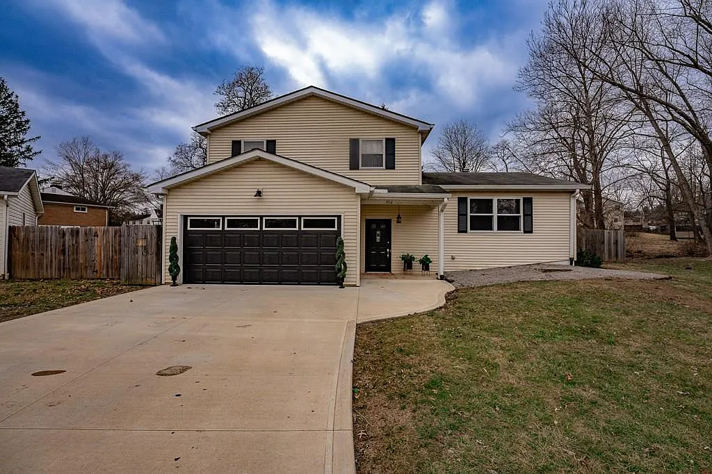 458 Roberta Ln photo 1