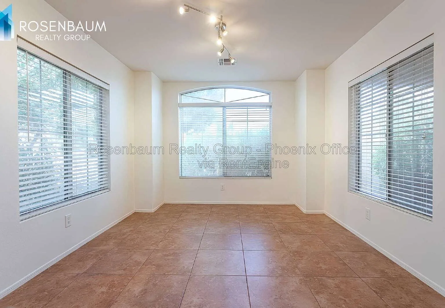 3 bed, 2.0 bath, 1548 sqft, $2,200 — Photo 3