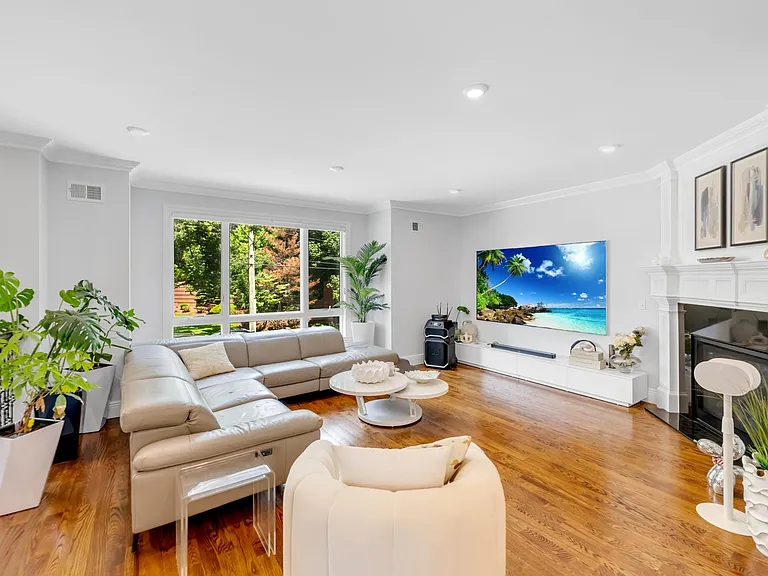 34 Lafayette Ave — Photo 3