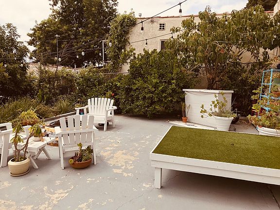 Back outdoor-bar & fire pit area
