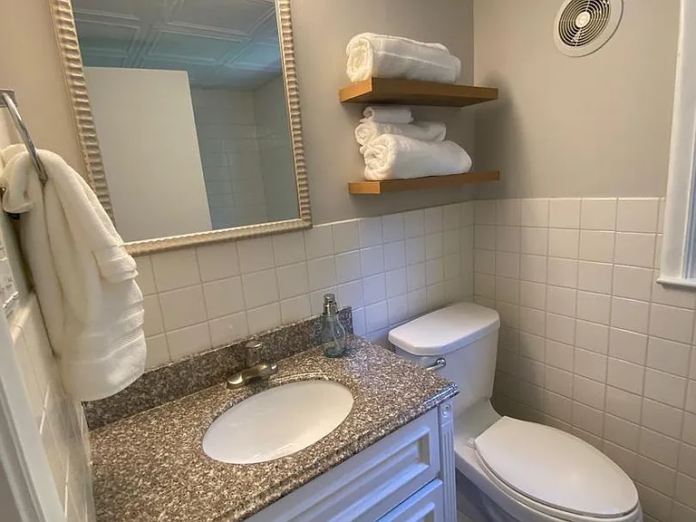 Full bathroom with tub/shower