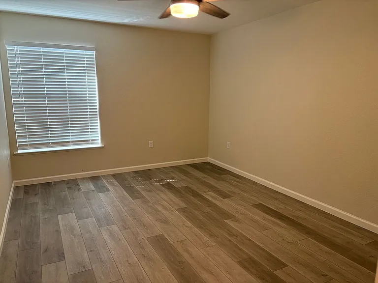 1017 Madera Ave — Photo 16