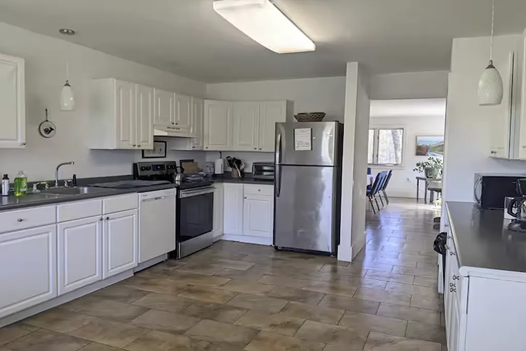 6 bed, 4000 sqft, $1,925 — Photo 4