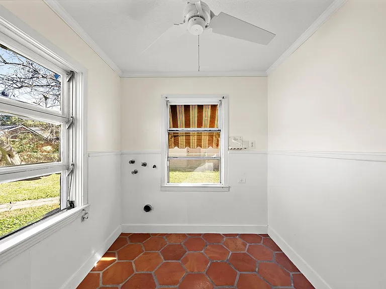 215 Fairbanks St — Photo 14