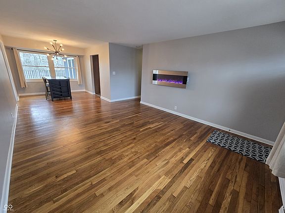 3rd image of 826 Gardenside Dr
