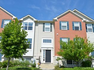 134 Town Center Blvd, Gilberts, IL 60136