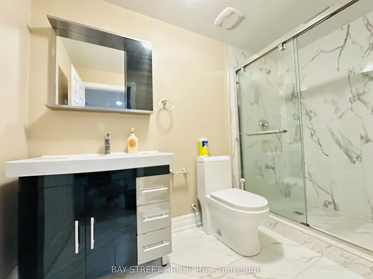 118 Fairglen Ave — Photo 37