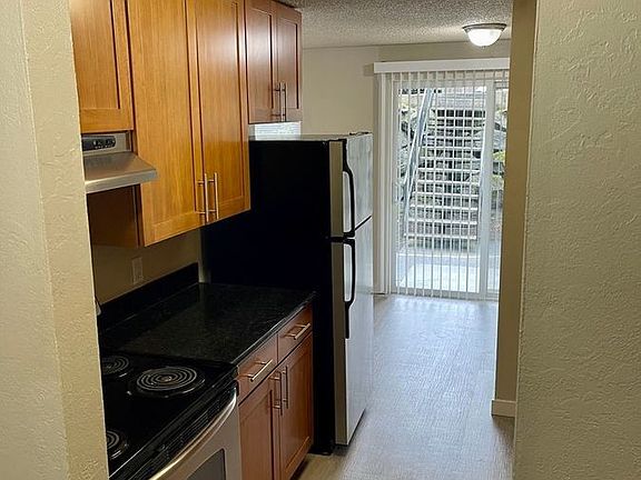 2nd image of 2839 Thorndyke Ave W #3
