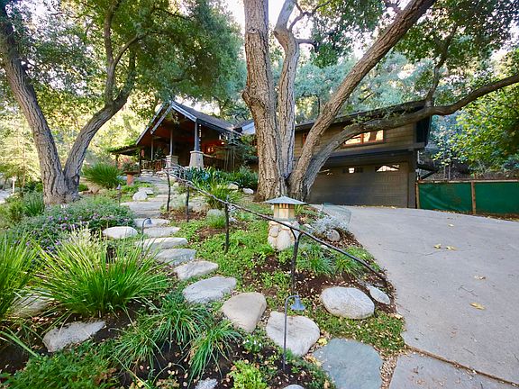 Walkway from driveway W/rail