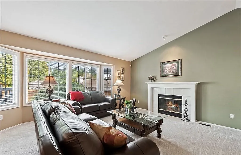 3 bed, 1879 sqft, $3,600 — Photo 3