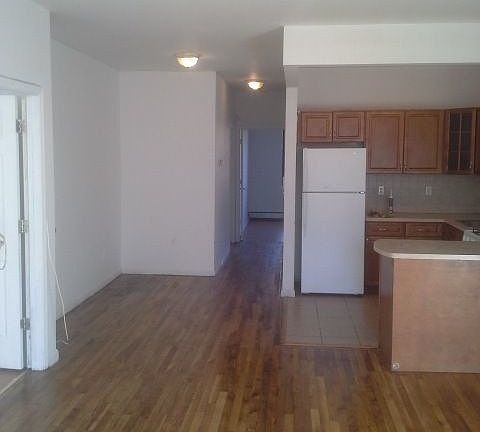 3rd image of 385 Sumpter St #Two