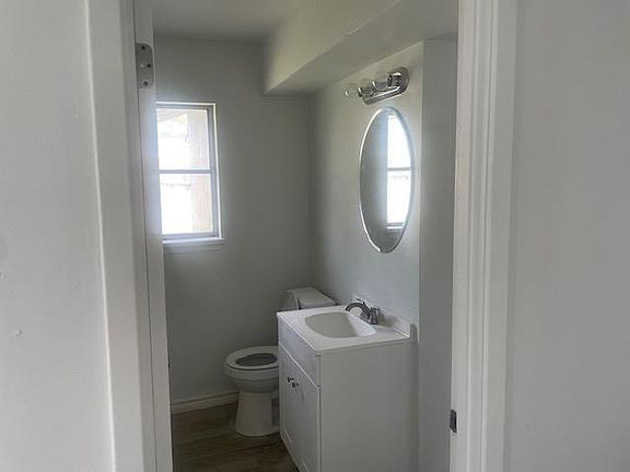 4th image of 511 Venice St #101