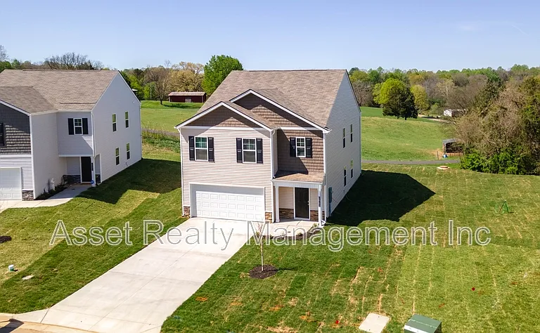 2063 Southwood Cir — Photo 7