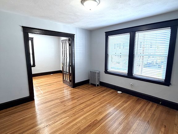 3rd image of 75 Sterling St #1-R