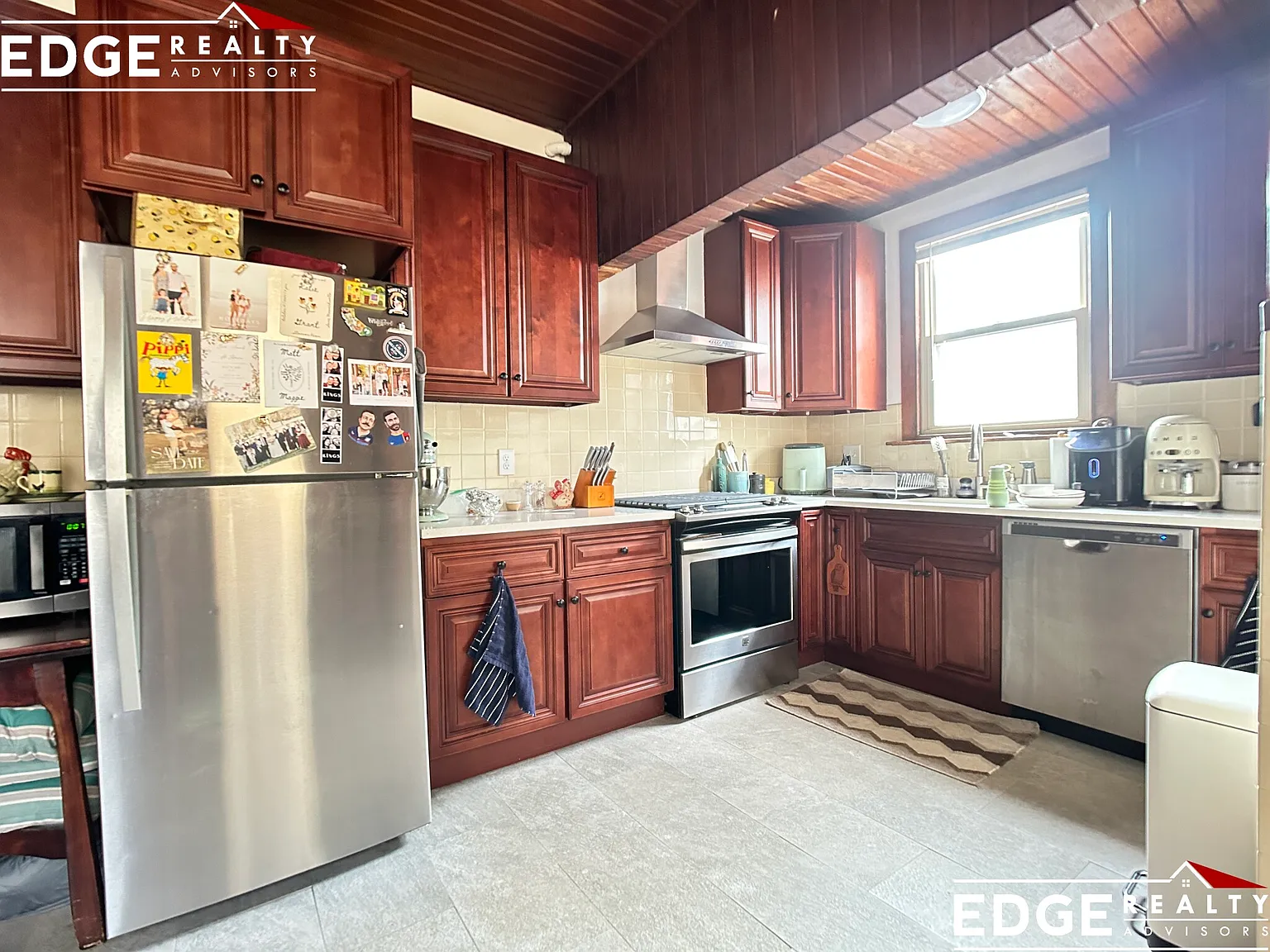 4 bed, 1600 sqft, $4,000 — Photo 1