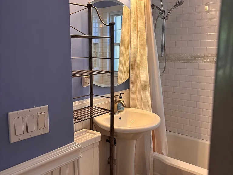 592 Saw Mill Brook Pkwy #592 — Photo 9