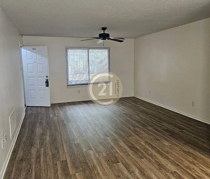 405 32nd St #203 — Photo 5