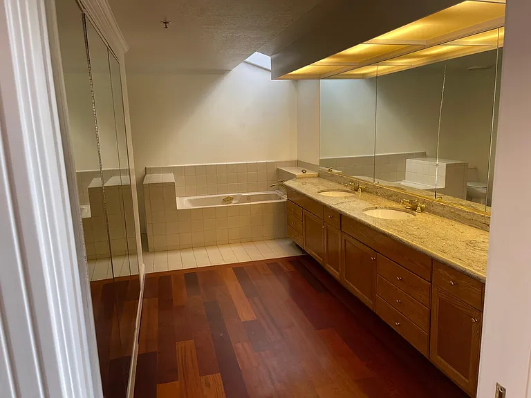 25375 Markham Ln — Photo 2