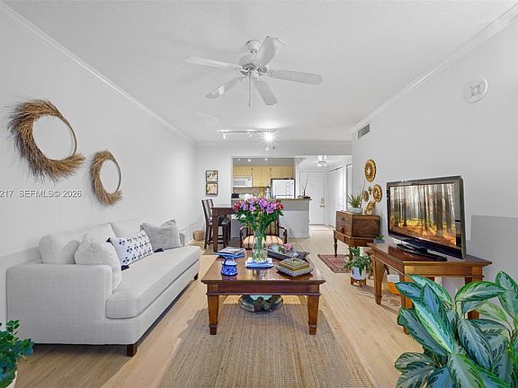 4th image of 2665 SW 37th Ave APT 202