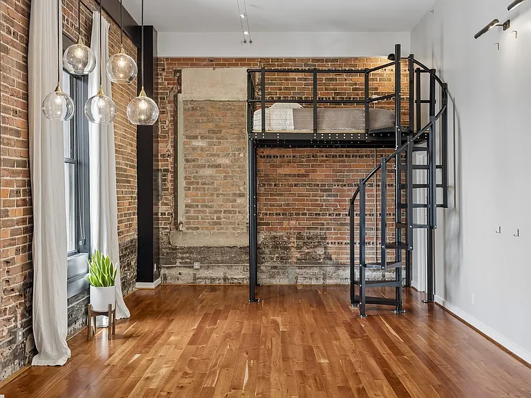 915 Franklin St #2L — Photo 8