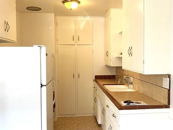 4th image of 1044 N Stanley Ave APT 2